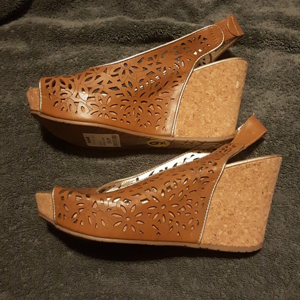 💥Kenneth Cole wedges - Picture 2 of 3